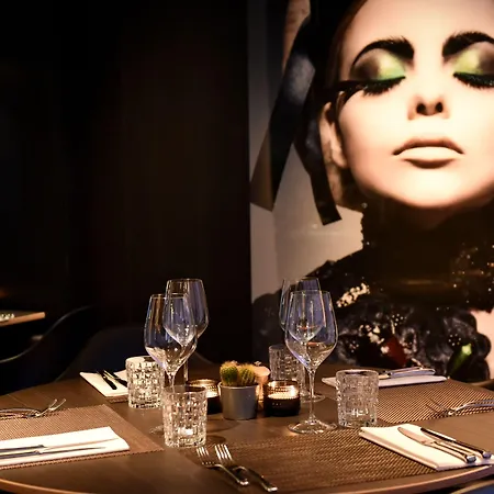 Hogerhuys - Adults Only