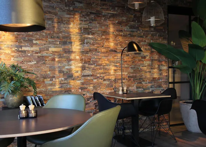 Hogerhuys - Adults Only