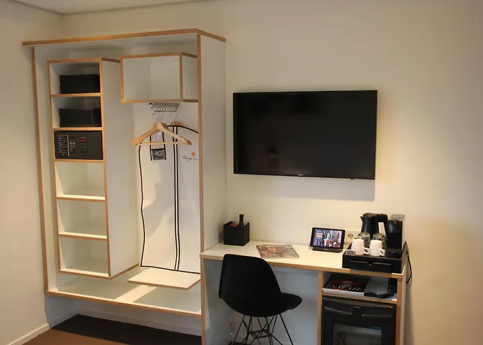 Hogerhuys - Adults Only